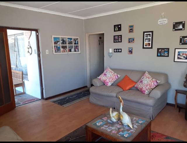 5 BEDROOM HOUSE FOR SALE IN OAKDALE